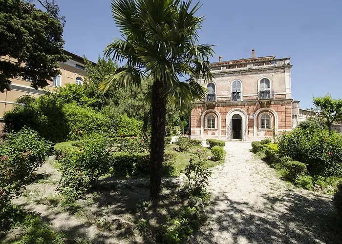 Hotel all'aeroporto: Hotel Iris